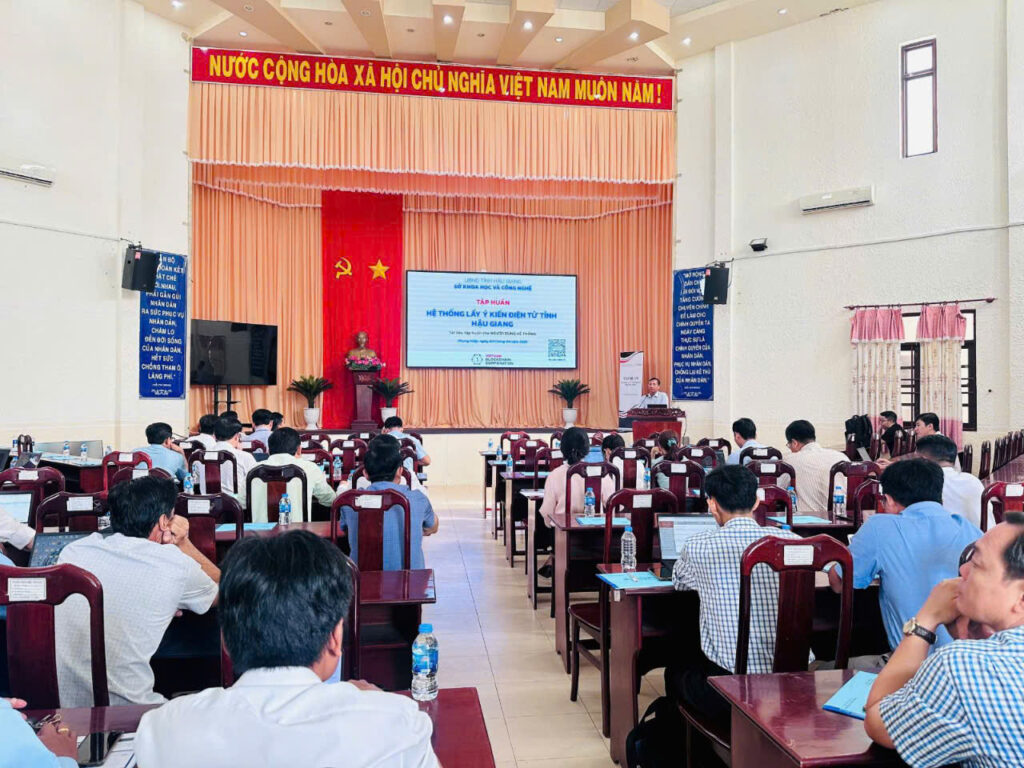 Vietnam Blockchain collaborated in organizing a training session on the  Electronic Opinion Solicitation System in Hau Giang Province